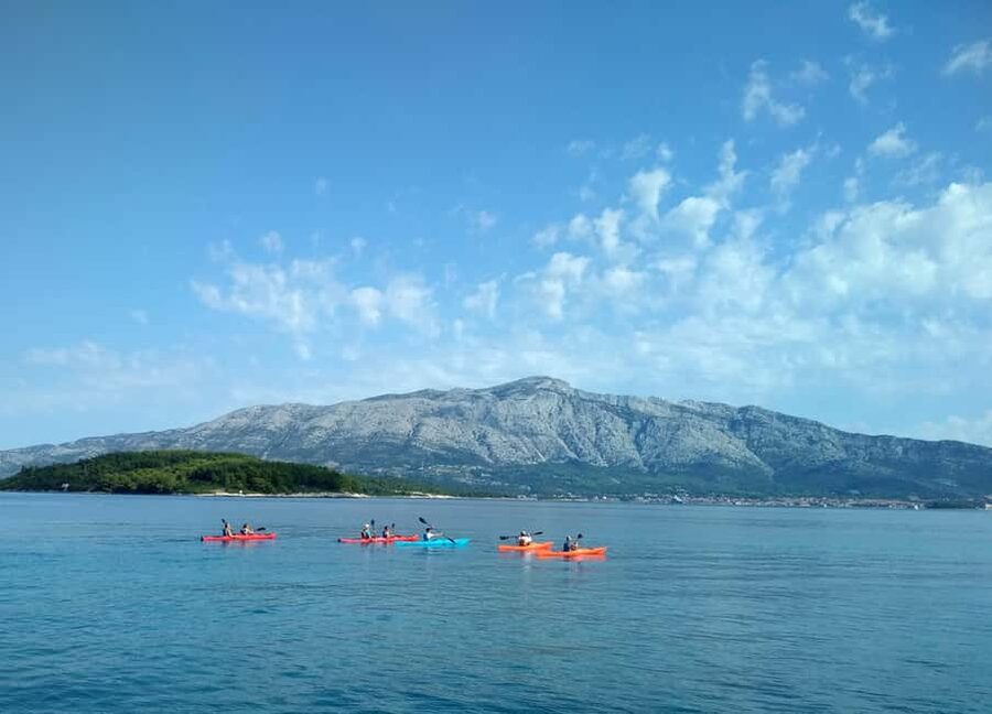 Lumbarda - Sunset Kayak Tour with a Picnic - Wine and Sweets - Key points at a glance
