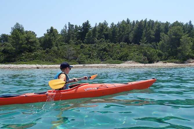 Lumbarda-Sunset Kayaking Experience with picnic: Wine and Sweets - Pickup from Korčula town and Lumbarda