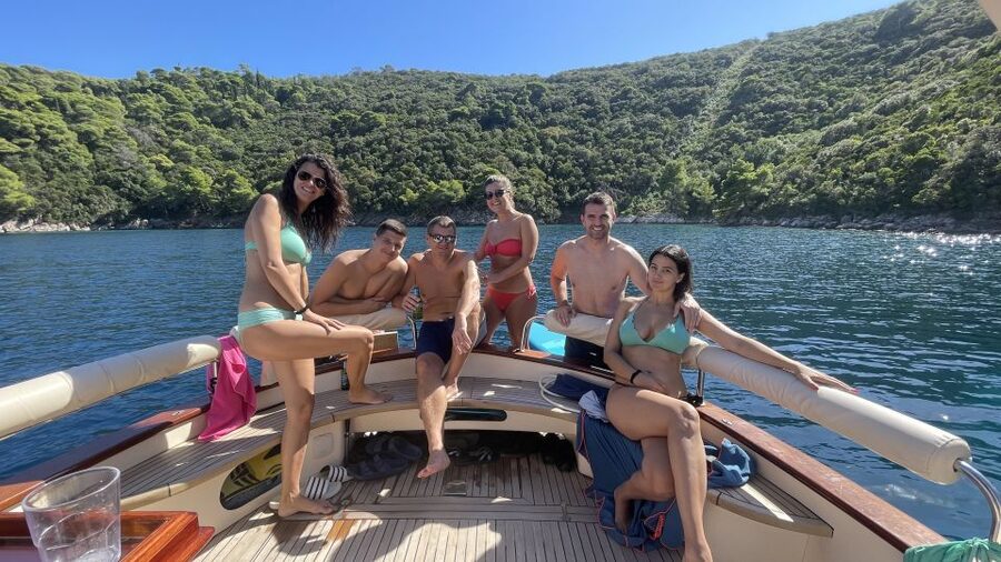 Luxury Private Boat Tour to Elaphiti Islands (4 hours) - Cliff jumping, village visits, and other choices
