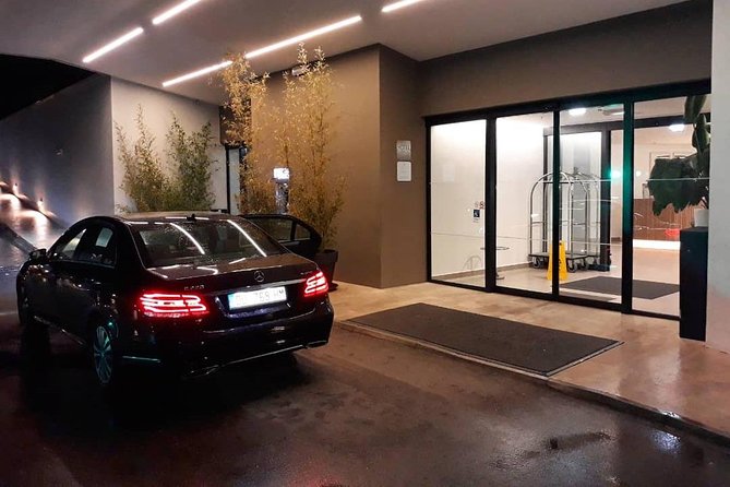 Luxury private transfer: Dubrovnik to Dubrovnik airport - Old Town pickup at Pile Gate