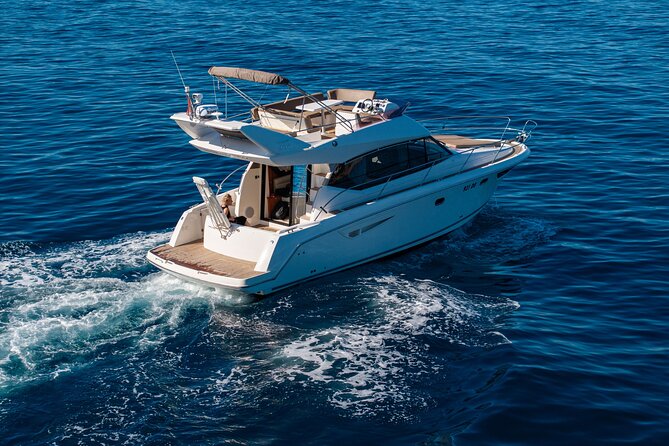 Luxury sunset cruise in Dubrovnik - What the crew adds to the evening