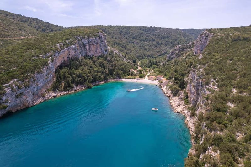 Makarska: 3-island Speedboat Cave & Blue Lagoon Tour - Zečevo combines a lagoon and a bungalow bar