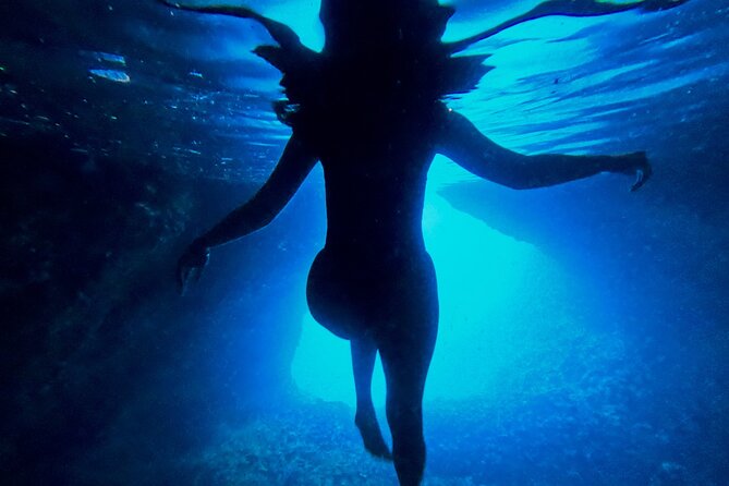 Makarska: 3-Island Speedboat Tour with Cave and Blue Lagoon - Mala Stiniva, where swimming meets cliff jumping