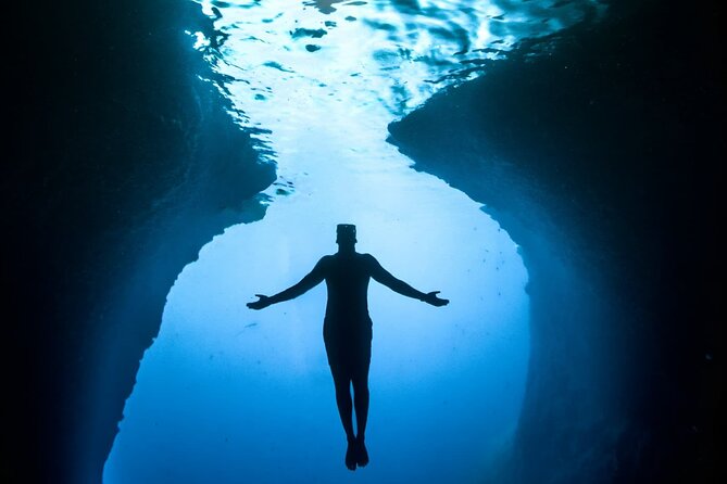 Makarska: 3 Island Speedboat Tour with Little Blue Cave & Lagoon - Pokrivenik Bay: your first swim on Hvar