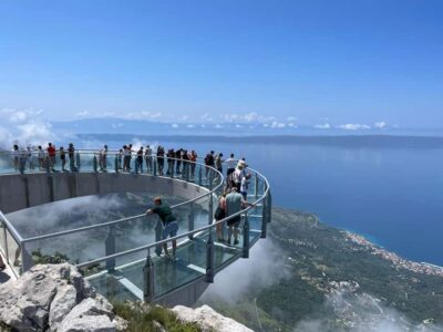 Skywalk Tuk-Tuk Tour with Skip-the-Line Ticket