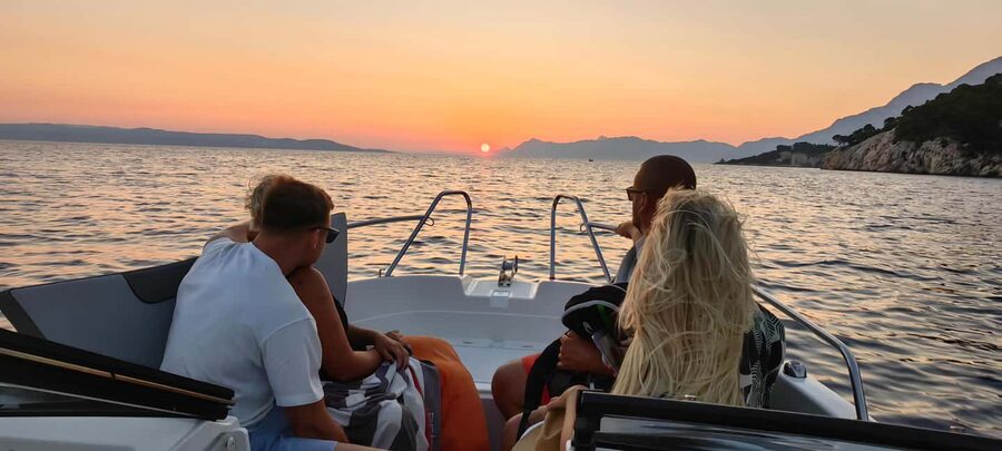 Makarska: Speedboat Sunset Tour to hidden bay on island Brač - Key points to know before booking