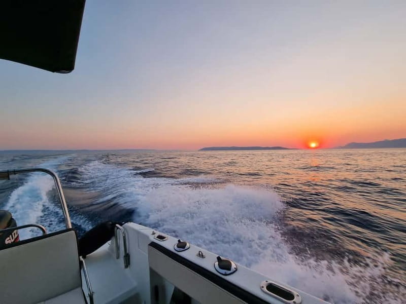 Makarska: Speedboat Sunset Tour to hidden bay on island Brač - Leaving Makarska harbor for the Brač coast