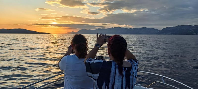 Makarska: Speedboat Sunset Tour to hidden bay on island Brač - What the $44 price covers