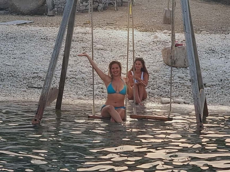 Makarska: Speedboat Sunset Tour to hidden bay on island Brač - The practical side of swimming from a boat