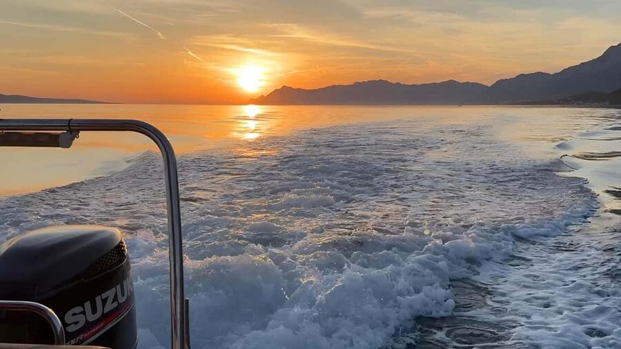 Makarska: Speedboat Sunset Tour to hidden bay on island Brač - Forty minutes at Puntica Bay