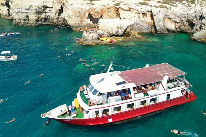 Medulin -Kamenjak 5h boat trip with lunch & drinks on Sandra Boat - A simple grilled lunch served at sea