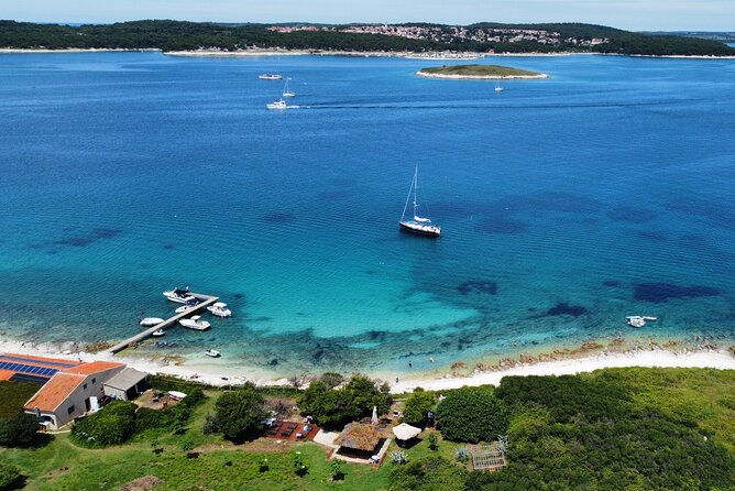 Medulin -Kamenjak 5h boat trip with lunch & drinks on Sandra Boat - Boat comfort, group size, and service
