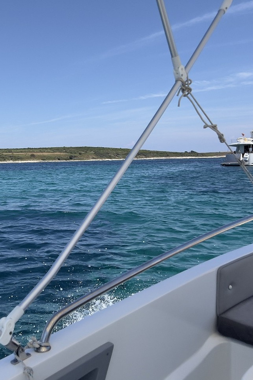 Medulin: Morning on Speedboat with Cave & Island Snorkeling - Why this Medulin boat trip works