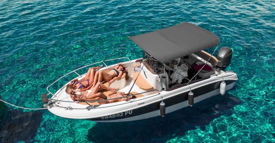 Medulin: Morning on Speedboat with Cave & Island Snorkeling - The rocky islet and Porer lighthouse