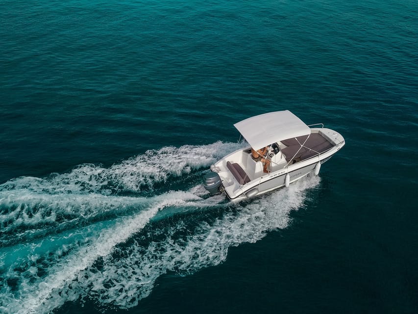 Medulin: Morning on Speedboat with Cave & Island Snorkeling - Luks as your skipper