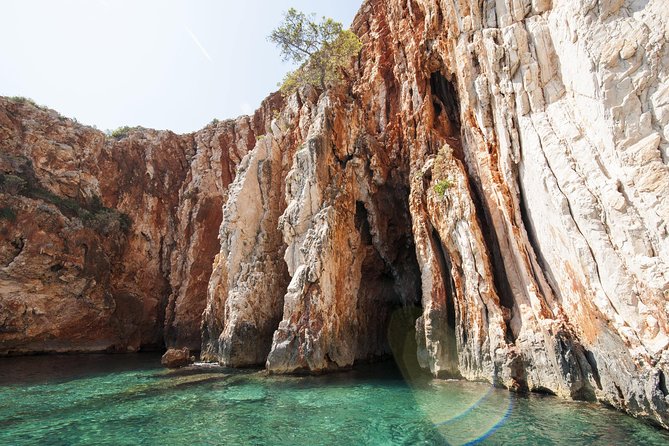 Mesmerizing Hvar speed boat tour with optional wine tasting - Sveta Nedjelja and wine beneath the sea