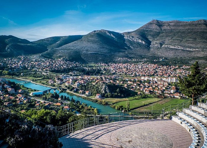 Montenegro & Bosnia in 1day: 2 Countries Day Tour from Dubrovnik - Comfort, guides, and the pace of the day
