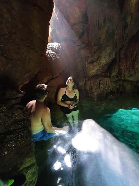 Opatija: Cliffs and caves kayak adventure - Exploring Grotta del Diavolo on foot