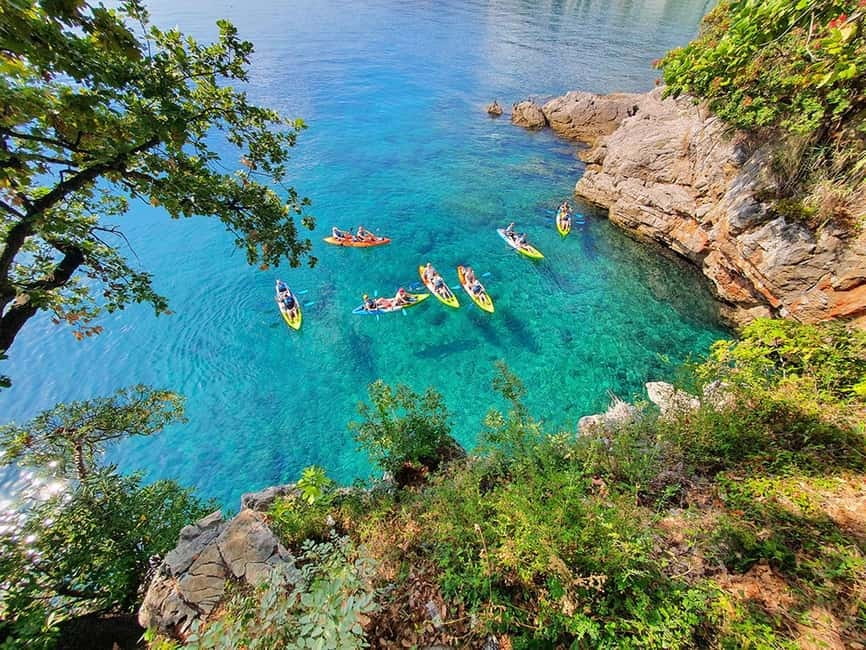 Opatija: Cliffs and caves kayak adventure - The small underwater cave and the sunlight above