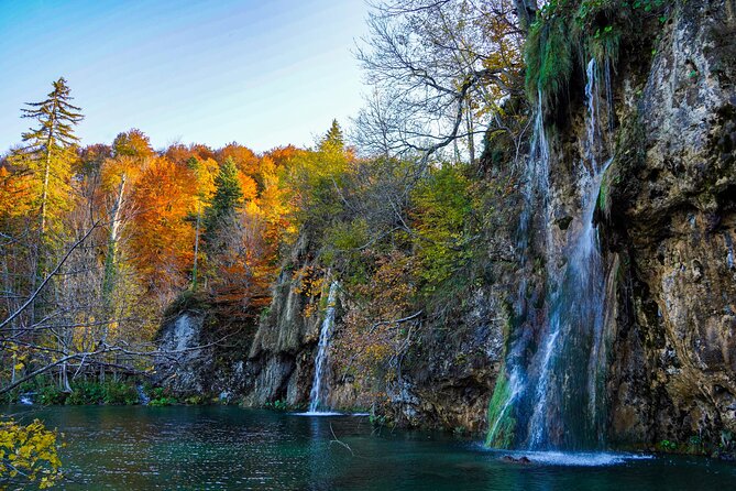 Plitvice Lakes 3,5h tour with panoramic boat ride - Crossing Lake Kozjak by panoramic boat