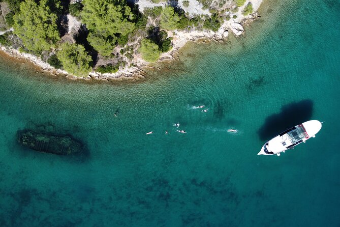 Podstrana and Jesenice, Boat trip to Brač and Šolta with lunch - BBQ lunch with views of four islands