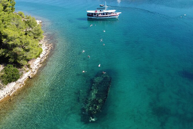 Podstrana and Jesenice, Boat trip to Brač and Šolta with lunch - Morning pickup from Krilo Jesenice to Le Meridien Lav