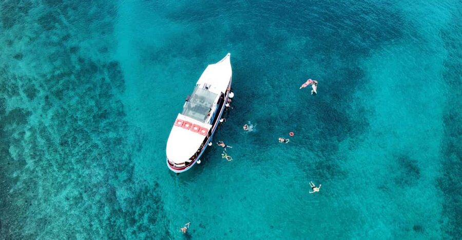 Podstrana: Full-Day Boat Trip to Brač and Shipwreck Kontesa - Sutivan, a pleasant first stop on Brač