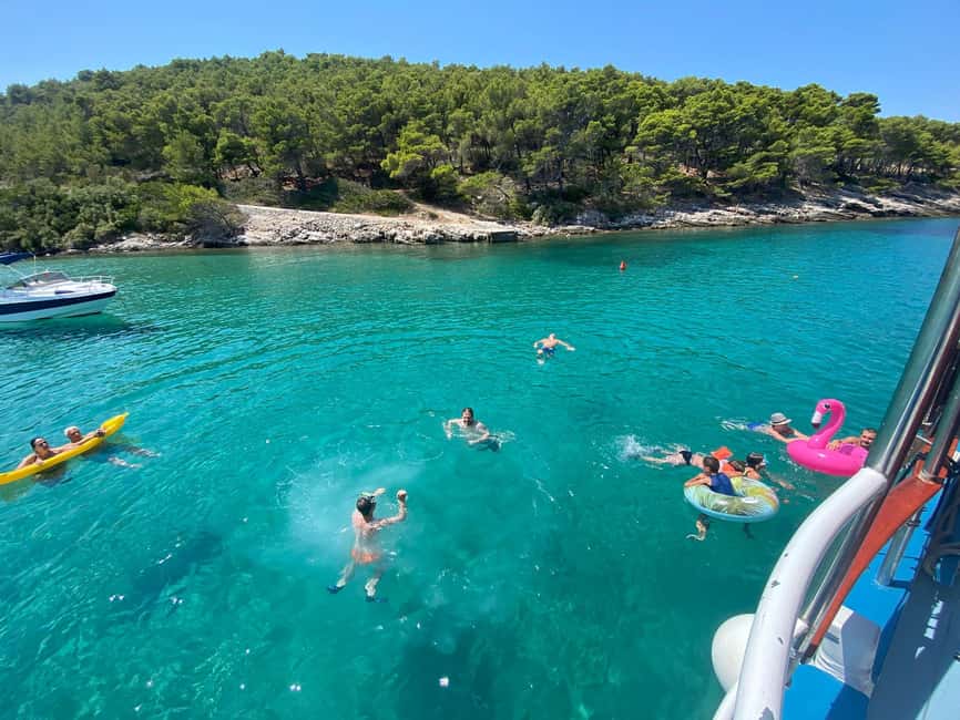 Podstrana: Full-Day Boat Trip to Brač and Shipwreck Kontesa - Fresh lunch with three practical choices