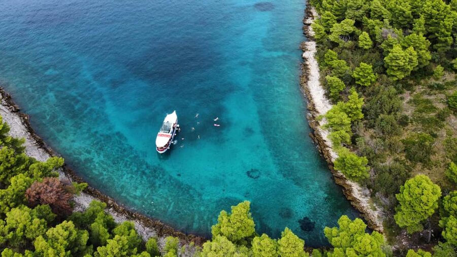 Podstrana: Full-Day Boat Trip to Brač and Shipwreck Kontesa - Shipwreck Kontesa and the second swim