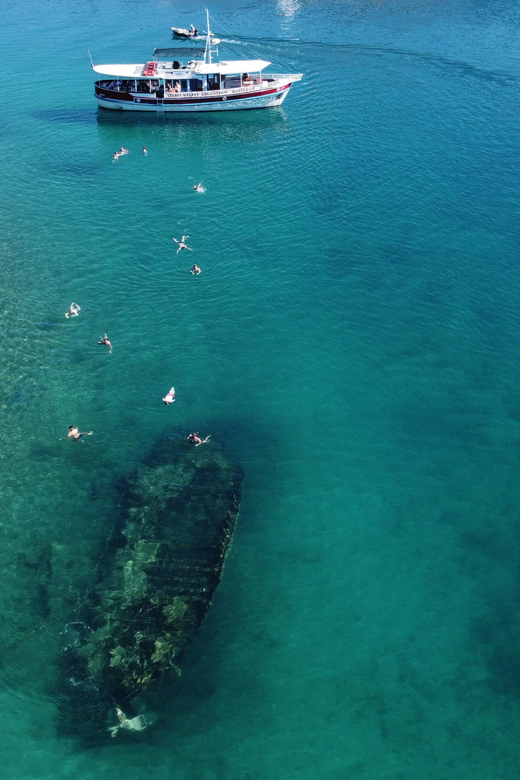 Podstrana: Full-Day Boat Trip to Brač and Shipwreck Kontesa - The welcome treats set the tone