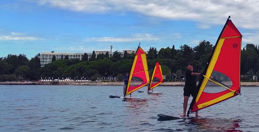 Poreč: 2-hour windsurfing lesson - Finishing with a 180-degree turn