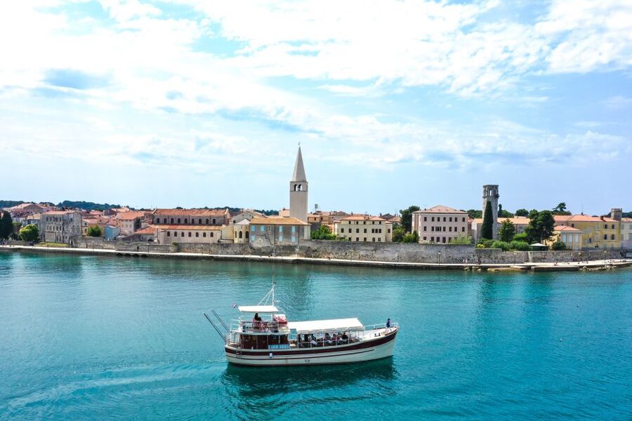 Poreč: Dolphin Spotting Cruise with Included Drinks - Two Hours of Sea, Sky, and Dolphin Watching