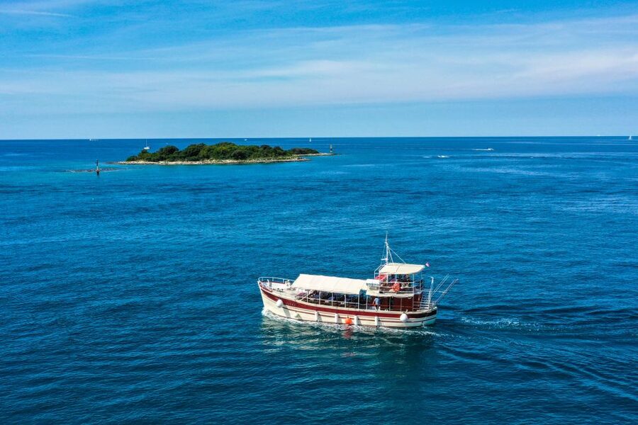 Poreč: Panoramic Morning Cruise Among 20 Islands with Drinks - Weather, comfort, and what to bring