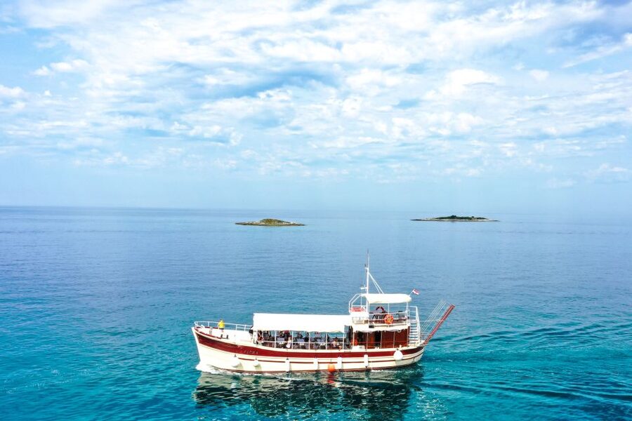 Poreč: Panoramic Morning Cruise Among 20 Islands with Drinks - What this Poreč cruise is really like
