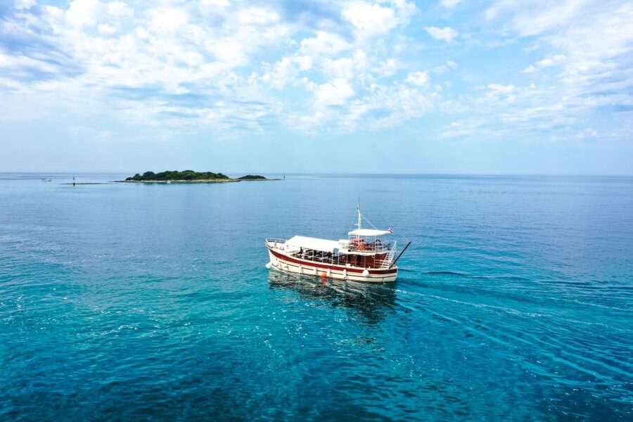 Poreč: Panoramic Morning Cruise Among 20 Islands with Drinks - The opening view across Istria’s west coast