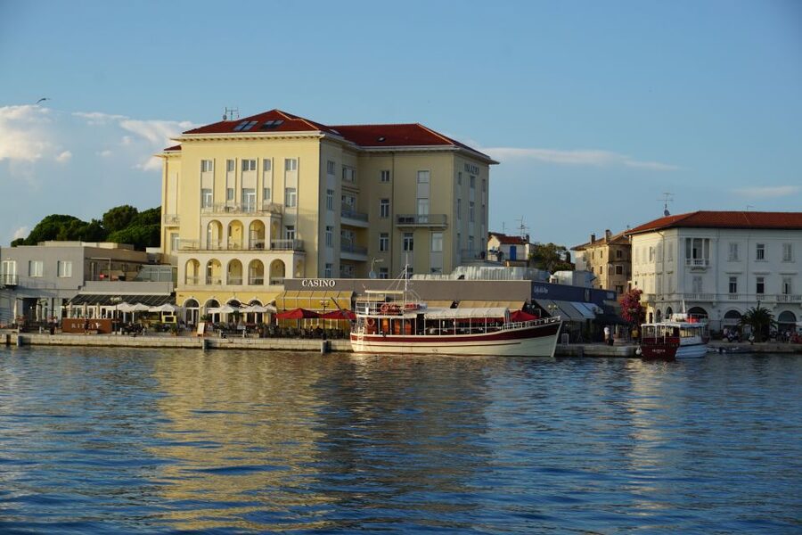 Poreč: Panoramic Morning Cruise Among 20 Islands with Drinks - Meeting the Fjera at Poreč Port