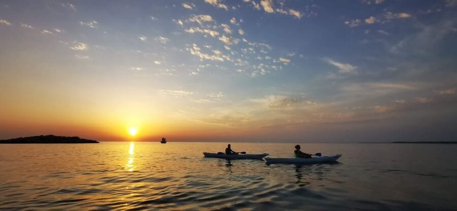 Poreč: Sea Kayaking Sunset Tour - Paddling along the historic shoreline