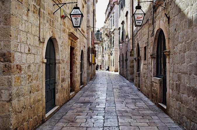 Private 2 hours Walking Tour Games of Thrones in Dubrovnik - Lovrijenac Fort is the practical highlight