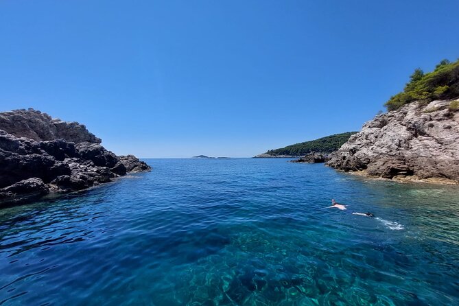 Private boat tour- explore the islands, find hidden caves and try snorkelling - What is included, and what will cost extra