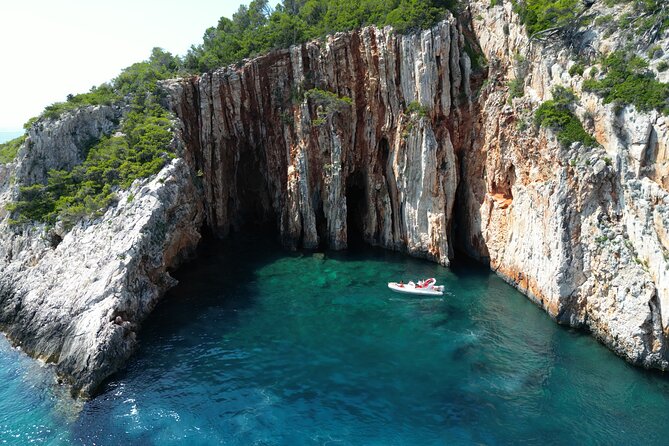 Private boat tour of Red rocks & Pakleni islands - Key Points at a Glance