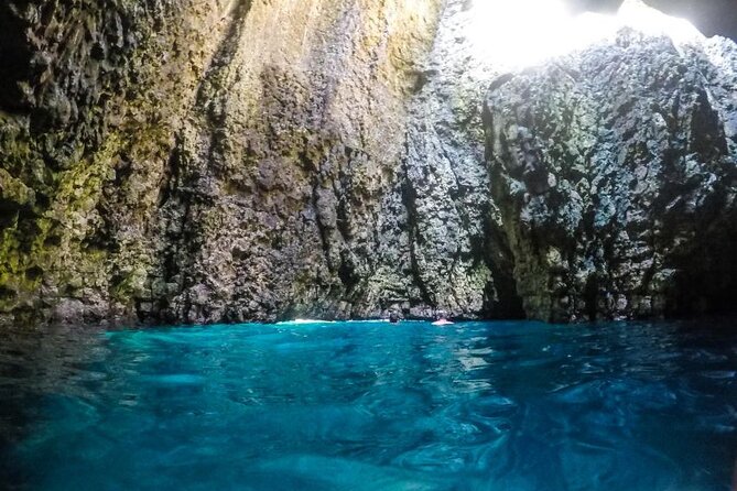 Private Boat Tour to Kamenjak and Levan Island with Lunch - Lunch served while the boat cruises