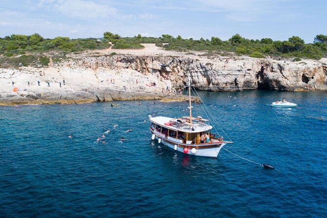 Private Boat Tour to Kamenjak and Levan Island with Lunch - Two hours on sandy Levan Island