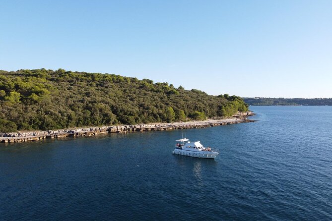Private Boat Tour with activities in Pula Croatia - Swimming and snorkeling at Stinjan