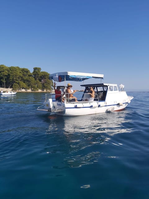 Private Boat tour with refreshing drinks Zadar - Leaving Zadar on a Small Wooden Boat