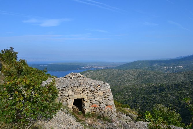 Private Hvar Island Tour and Olive Oil Tasting - What the guides add to the experience