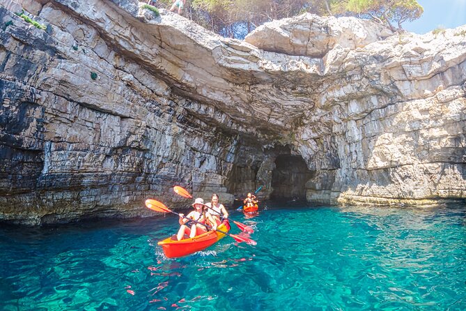Private kayak tour: Explore the caves and turquoise bays in Pula - What the guides add to the experience