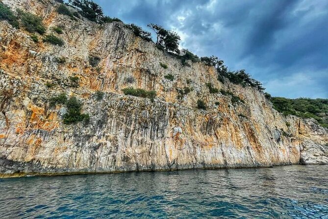 Private Plavnik Island Half-Day boat trip with capt. Bobo - The Love Cave and the wild bays