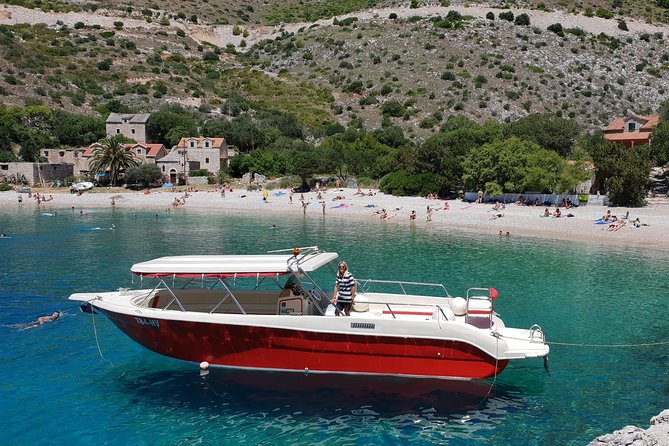 Private Red Rocks and Pakleni Islands beach hopping speedboat tour - Crossing to the Pakleni Islands