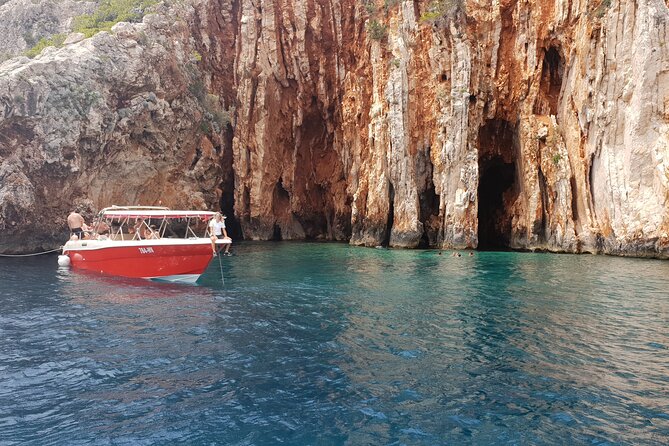 Private Red Rocks and Pakleni Islands beach hopping speedboat tour - Mlini Beach for the last swim