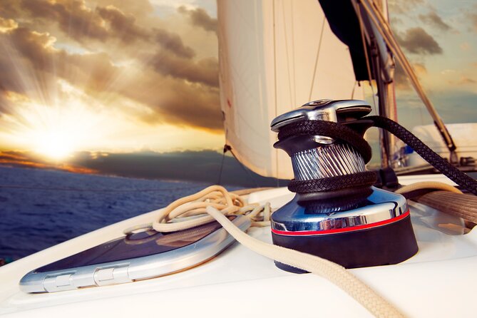 Private sailing tour at the Makarska Riviera - Lunch on Board or at a Restaurant